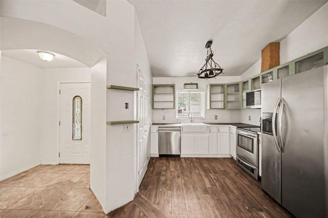 890 DELAND AVENUE, Orange City, FL 32763