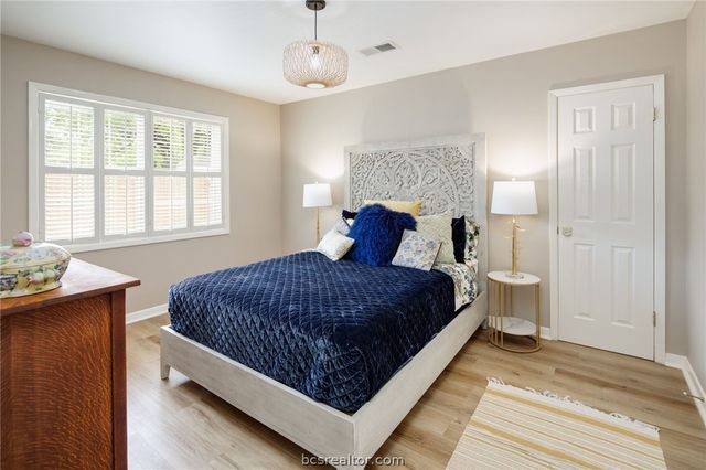 2402 Morris Lane, Bryan, TX 77802