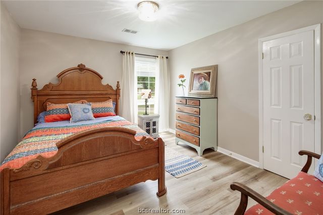 2402 Morris Lane, Bryan, TX 77802