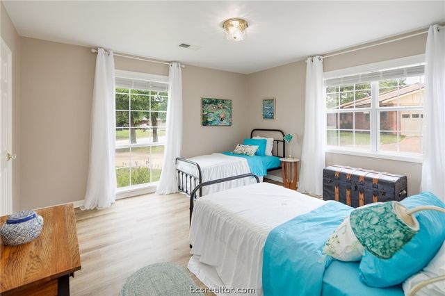 2402 Morris Lane, Bryan, TX 77802