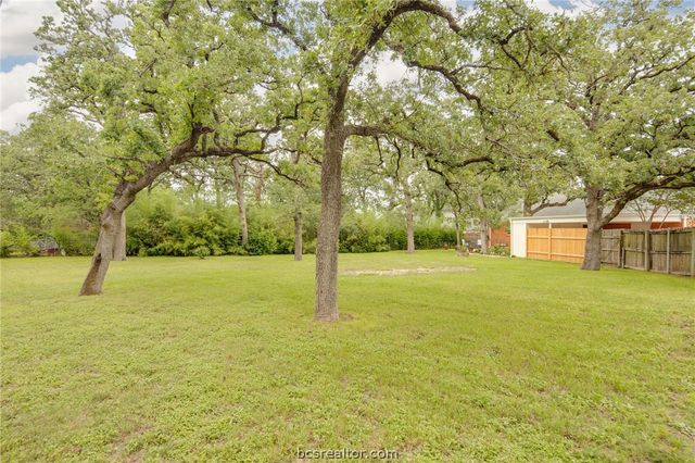 2402 Morris Lane, Bryan, TX 77802
