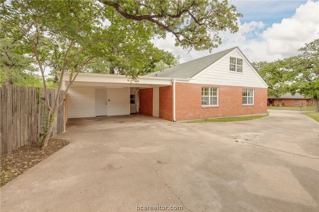 2402 Morris Lane, Bryan, TX 77802