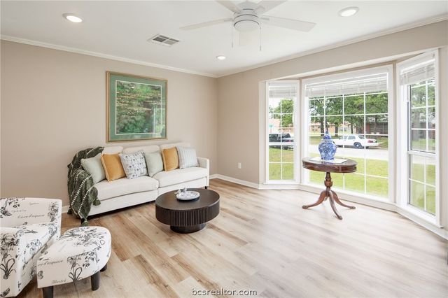 2402 Morris Lane, Bryan, TX 77802