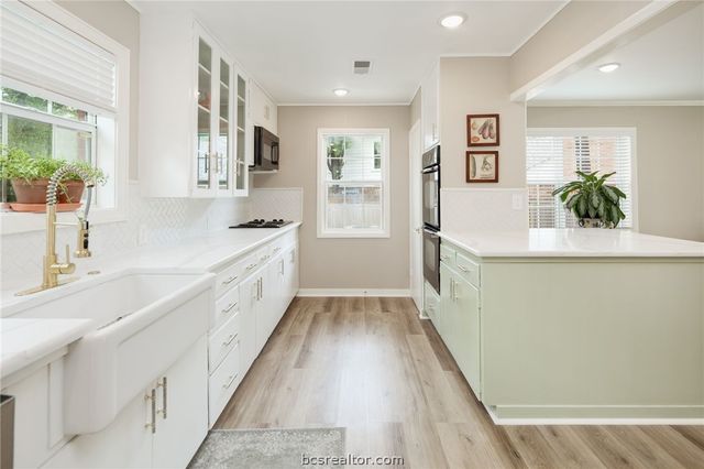 2402 Morris Lane, Bryan, TX 77802