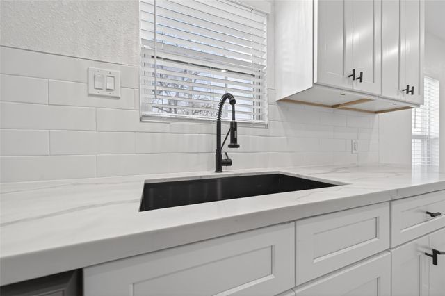 2202 Alabama Street, Baytown, TX 77520