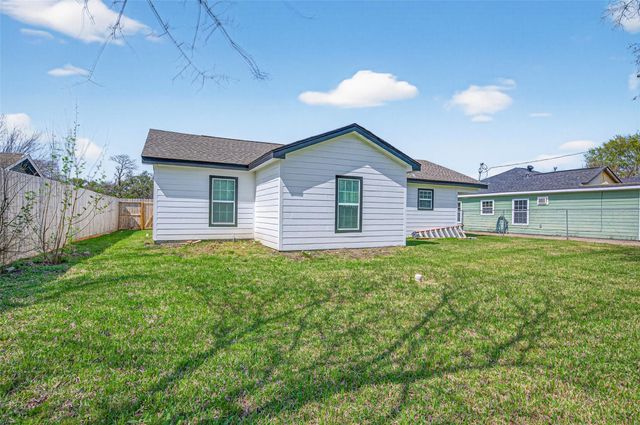 2202 Alabama Street, Baytown, TX 77520