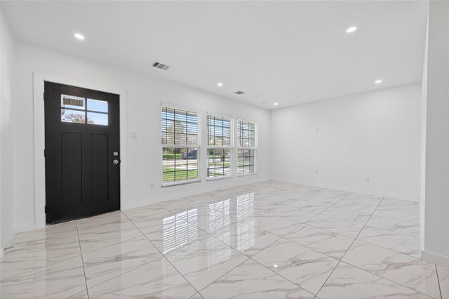 2202 Alabama Street, Baytown, TX 77520