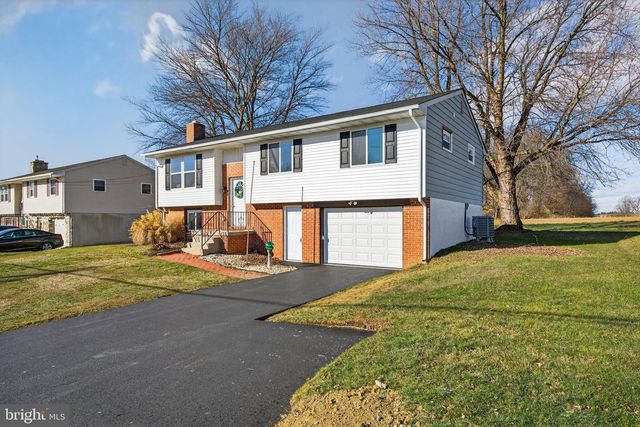 1721 PIONEER RD, Lancaster, PA 17602
