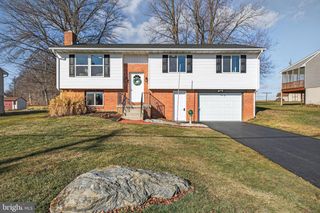 1721 PIONEER RD, Lancaster, PA 17602