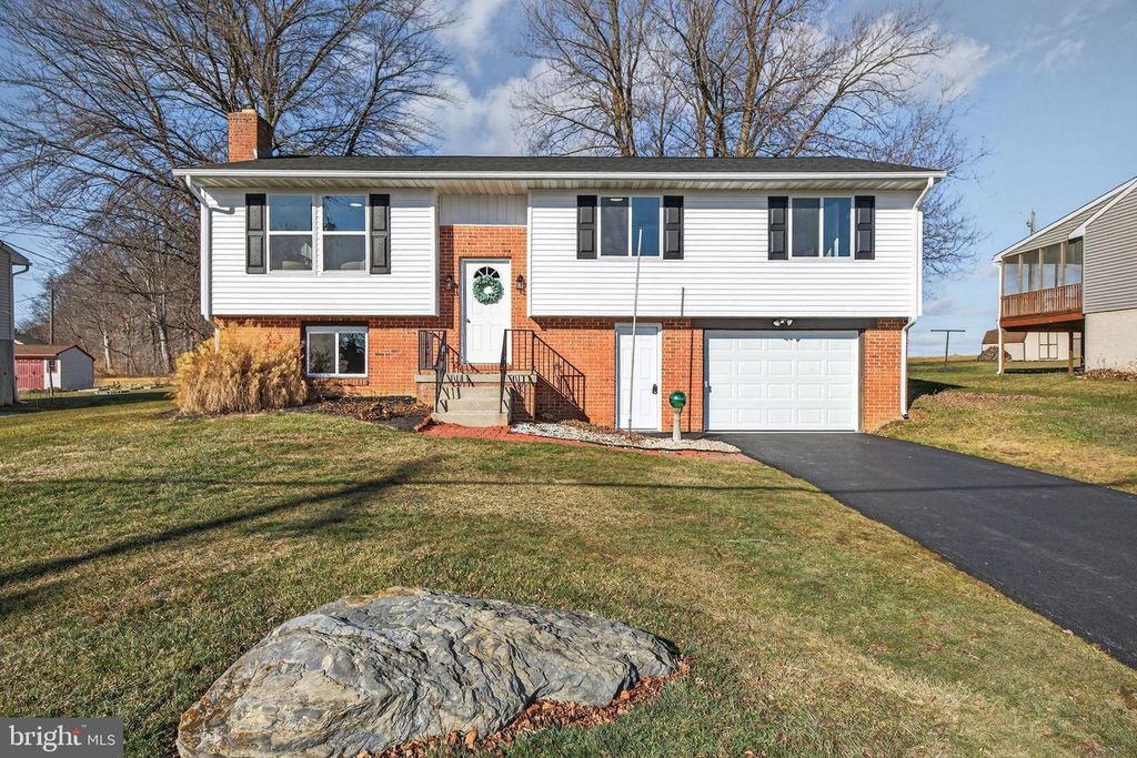 1721 PIONEER RD, Lancaster, PA 17602