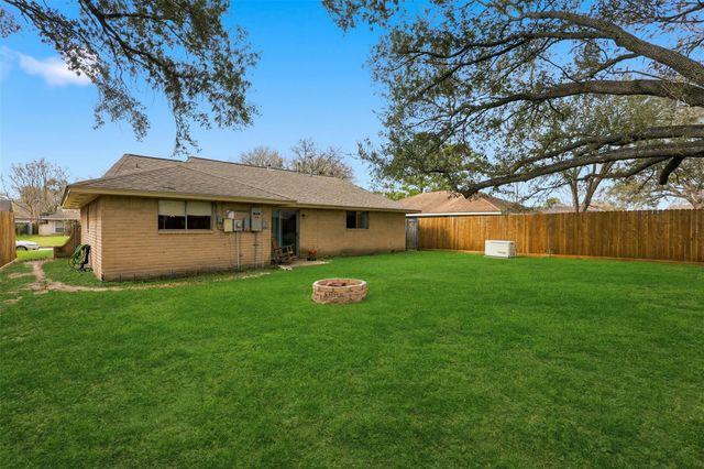 7222 Log Hollow Drive, Houston, TX 77040