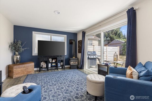 750 SW Thornberry Drive, Oak Harbor, WA 98277