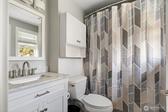 750 SW Thornberry Drive, Oak Harbor, WA 98277