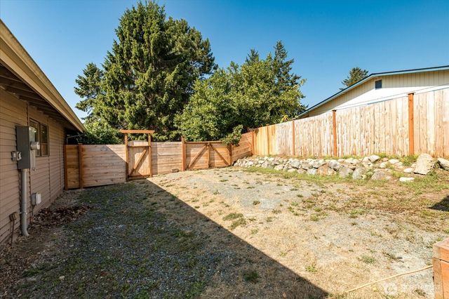 750 SW Thornberry Drive, Oak Harbor, WA 98277