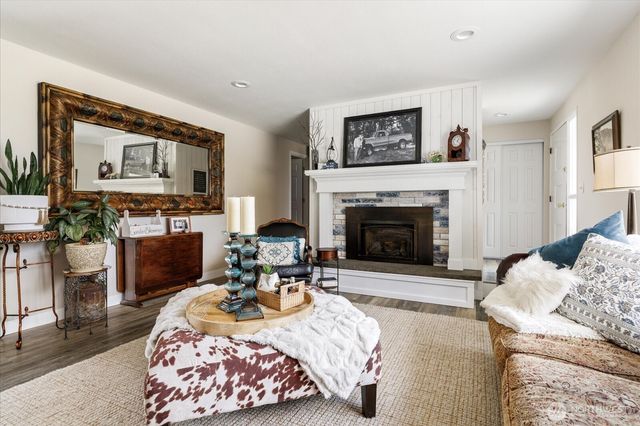 750 SW Thornberry Drive, Oak Harbor, WA 98277