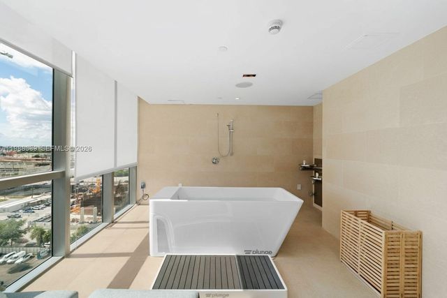 900 Biscayne Blvd 1704, Miami, FL 33132