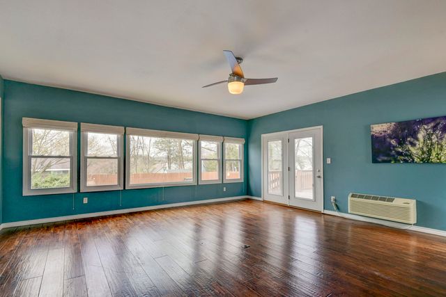 3007 E Beaumont Street, Springfield, MO 65804