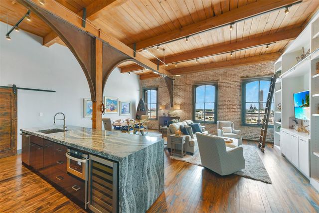 2400 Mechanic Street 503, Galveston, TX 77550