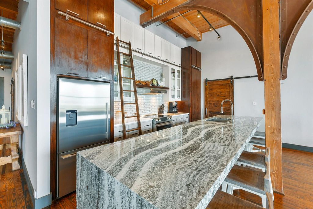 2400 Mechanic Street 503, Galveston, TX 77550