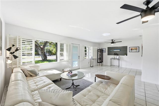 1147 Shady Rest LN, Naples, FL 34103