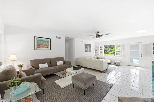 1147 Shady Rest LN, Naples, FL 34103