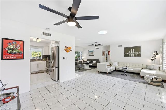 1147 Shady Rest LN, Naples, FL 34103