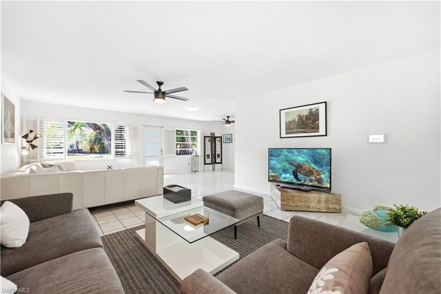 1147 Shady Rest LN, Naples, FL 34103