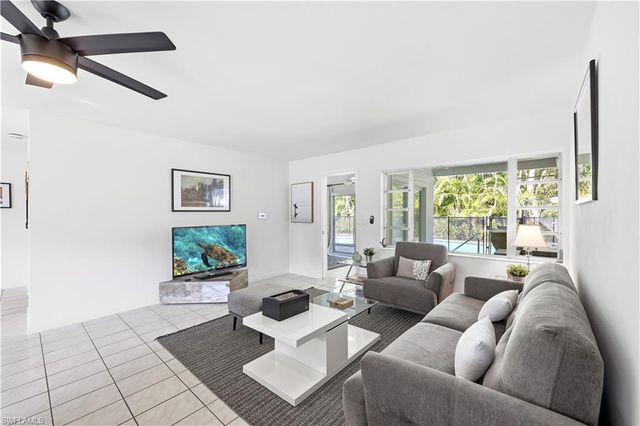 1147 Shady Rest LN, Naples, FL 34103