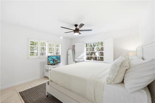 1147 Shady Rest LN, Naples, FL 34103