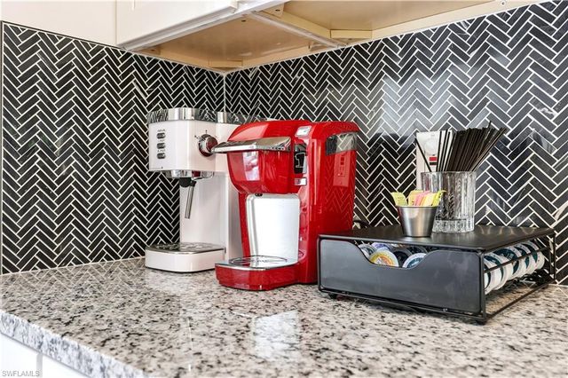 1147 Shady Rest LN, Naples, FL 34103