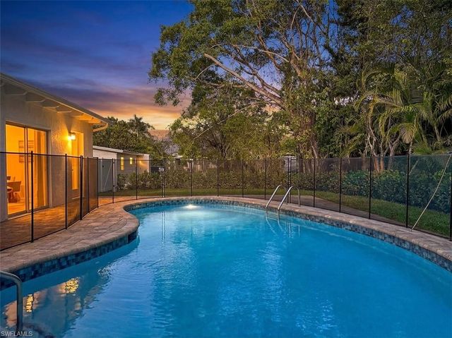 1147 Shady Rest LN, Naples, FL 34103