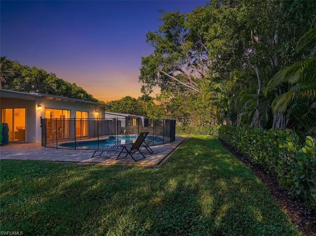 1147 Shady Rest LN, Naples, FL 34103