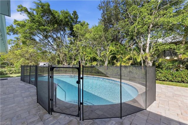 1147 Shady Rest LN, Naples, FL 34103