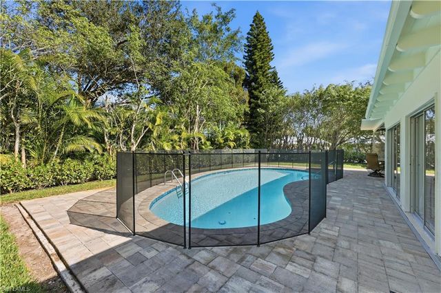 1147 Shady Rest LN, Naples, FL 34103