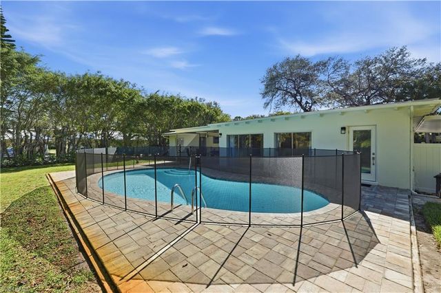 1147 Shady Rest LN, Naples, FL 34103