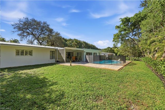 1147 Shady Rest LN, Naples, FL 34103