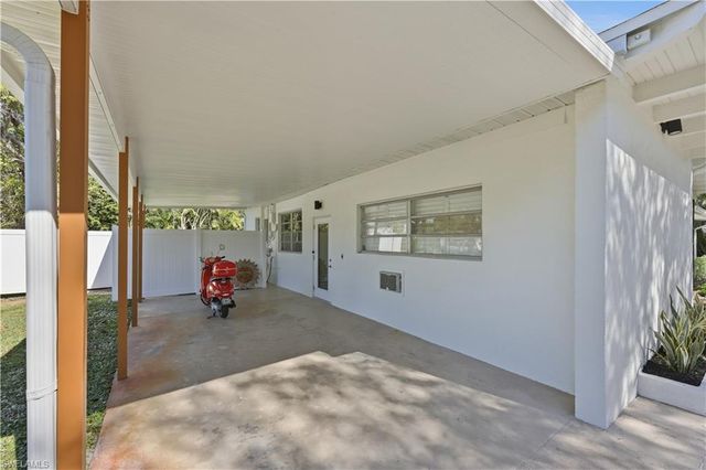 1147 Shady Rest LN, Naples, FL 34103