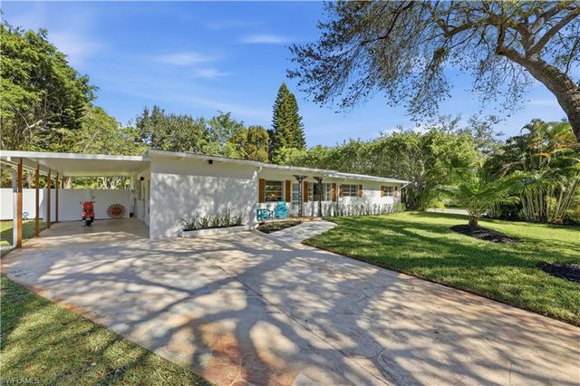 1147 Shady Rest LN, Naples, FL 34103