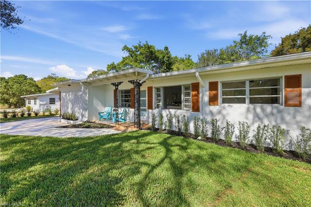 1147 Shady Rest LN, Naples, FL 34103