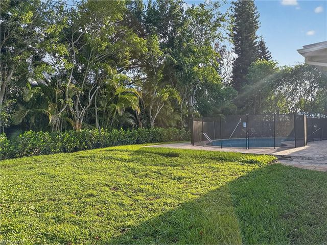 1147 Shady Rest LN, Naples, FL 34103