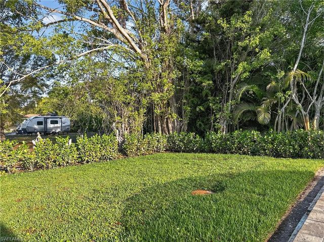 1147 Shady Rest LN, Naples, FL 34103