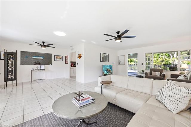 1147 Shady Rest LN, Naples, FL 34103