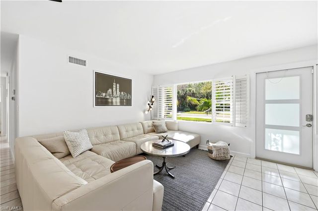 1147 Shady Rest LN, Naples, FL 34103