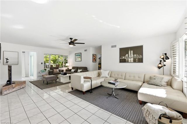 1147 Shady Rest LN, Naples, FL 34103