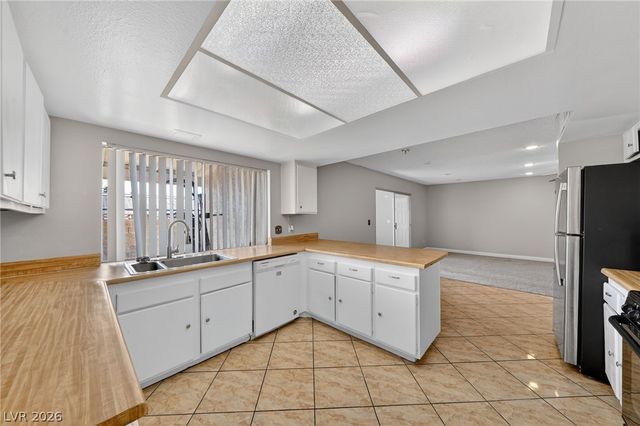389 Summer Creek Court, Henderson, NV 89002