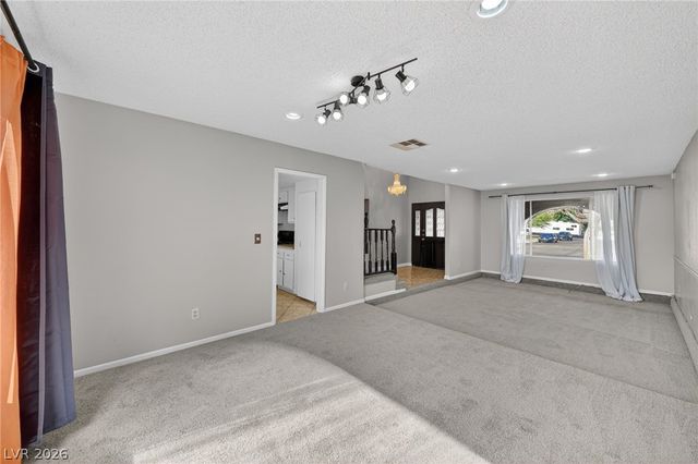389 Summer Creek Court, Henderson, NV 89002