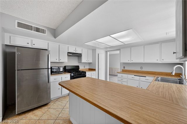 389 Summer Creek Court, Henderson, NV 89002