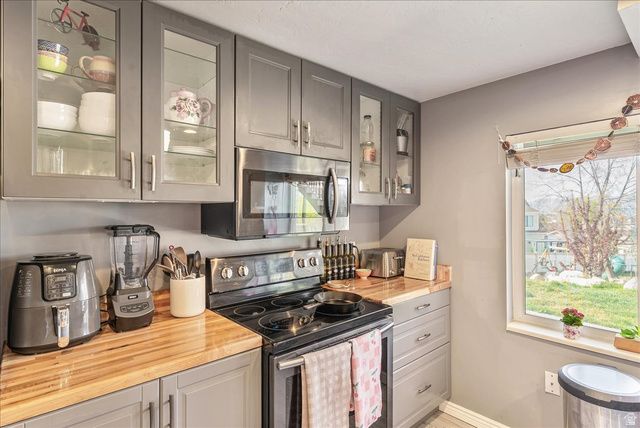 11940 S PINERIDGE RD, Sandy, UT 84094