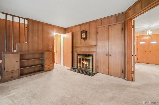 19925 E William Court, Grosse Pointe Woods, MI 48236