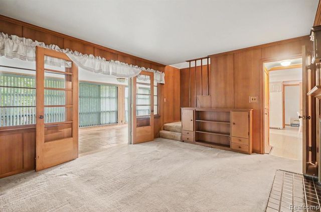 19925 E William Court, Grosse Pointe Woods, MI 48236